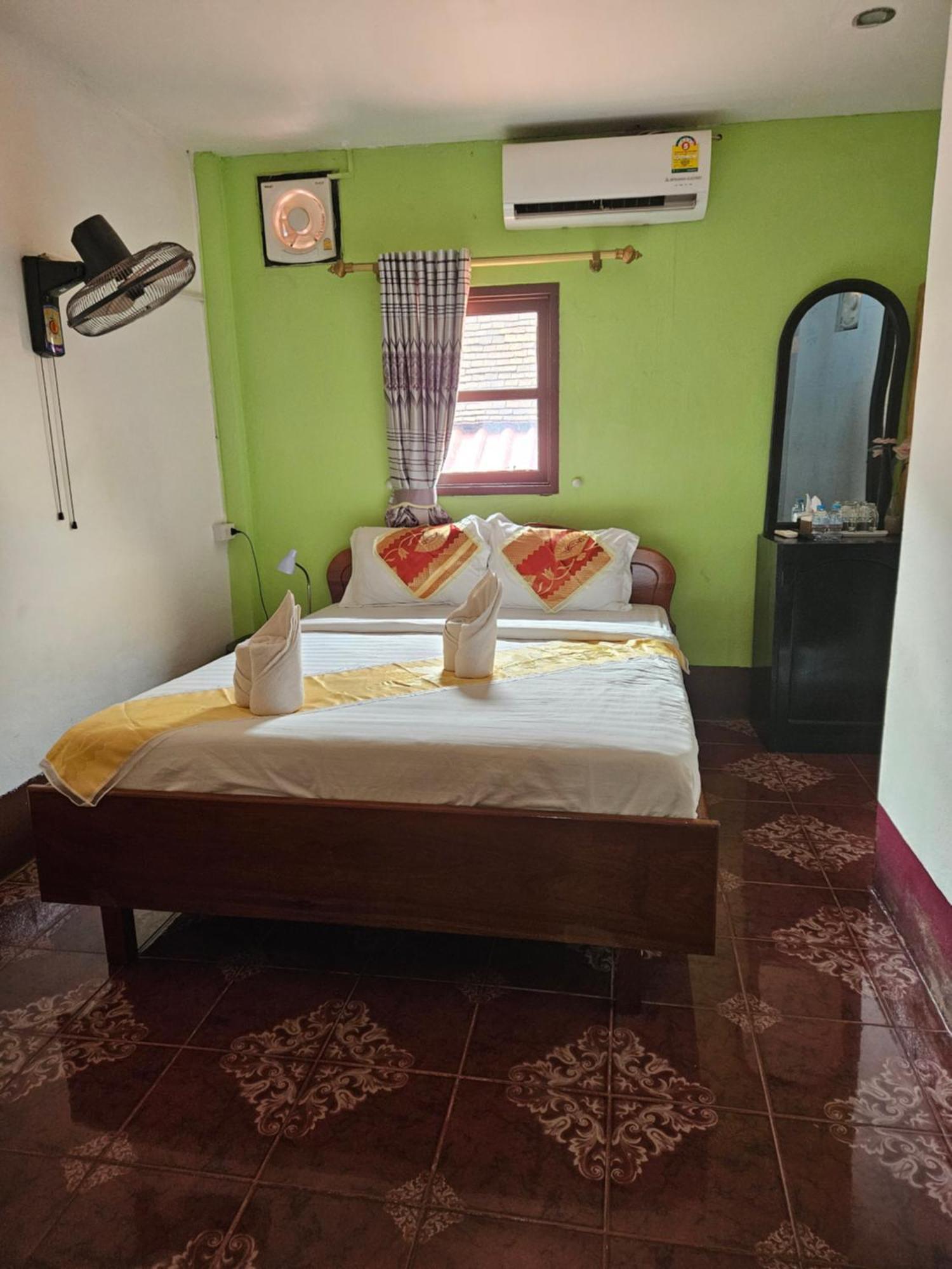 Chitlatda Bila House Bed and Breakfast Luang Prabang Habitación foto
